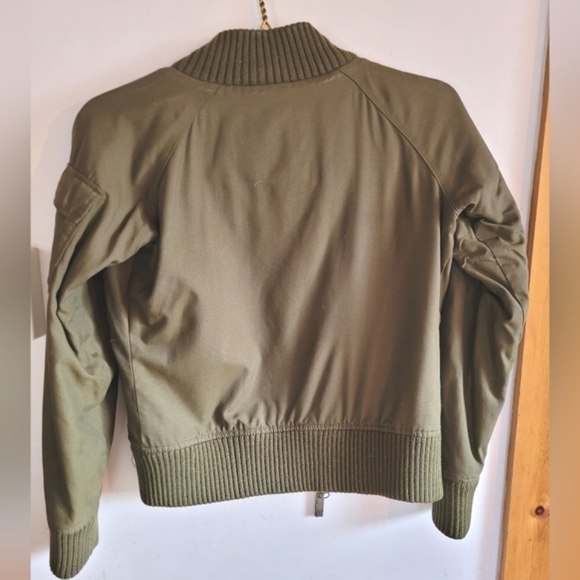 3/30$ 🎉SALE!!!🎉 Billabong Bomber Jacket - Green - XS🎉❤️ - Picture 4 of 4